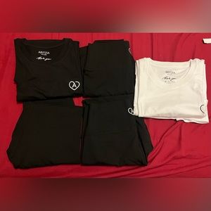 Aritizia Bundle - 2 T-Shirts and 3 Leggings - Large